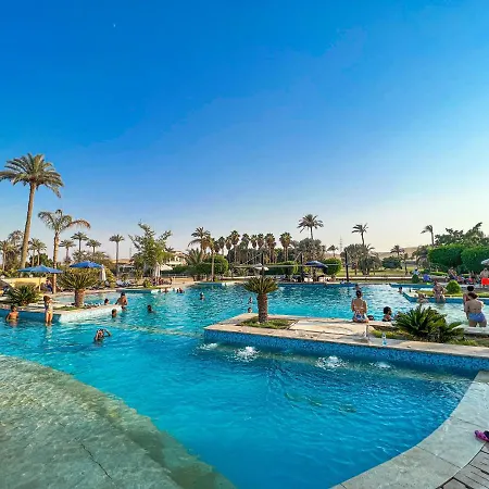 فندق Sakkara Country Club